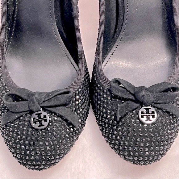 NEW Tory Burch Phoenix Black Suede Crystal Embellished Bow Round Toe Pumps - Picture 8 of 9